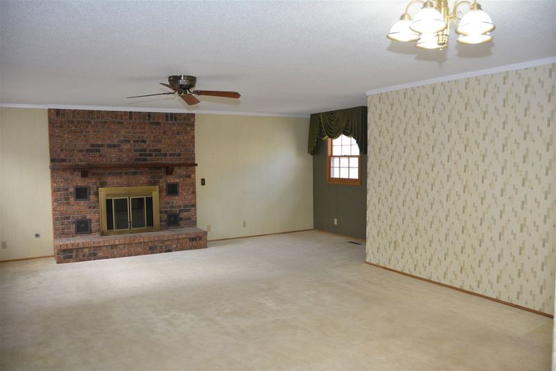1127 S Apache Dr, Wichita, KS 67207