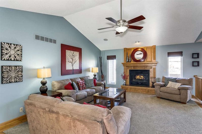 4549 N Eagle Lake Dr, Bel Aire, KS 67220