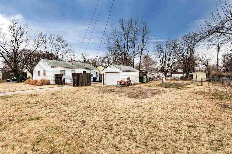 2474 S Everett St, Wichita, KS 67217