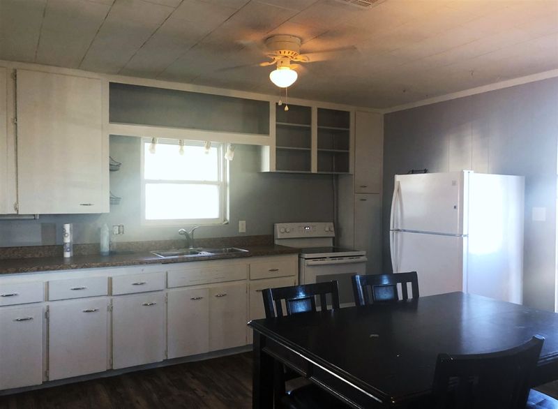 9339 202nd Rd, Winfield, KS 67156