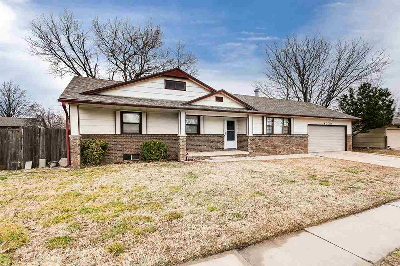 4339 N Stratford Ct, Bel Aire, KS 67226