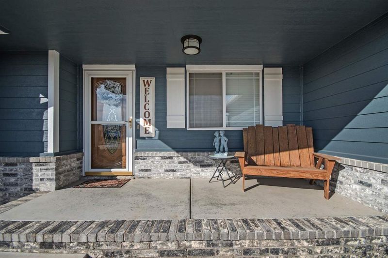 414 Meadowbrook Dr, Newton, KS 67114