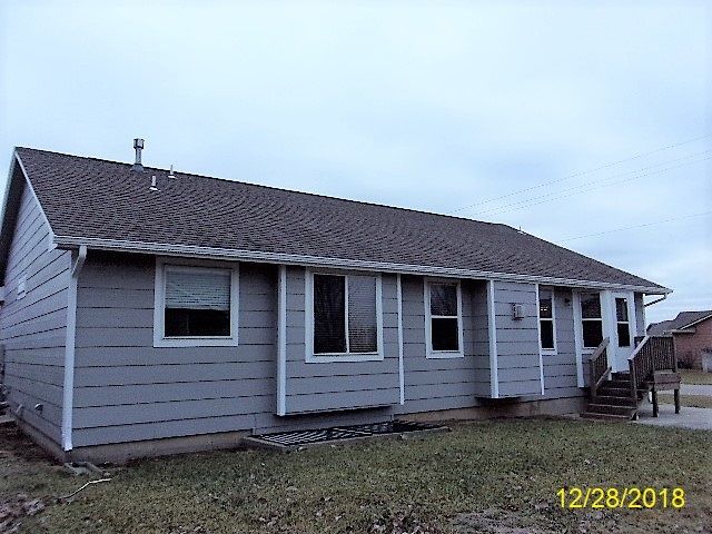 536 E Rolling View Dr, Valley Center, KS 67147
