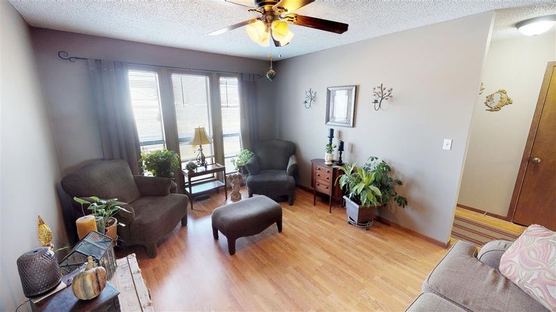1307 E Riley Ave, Haysville, KS 67060