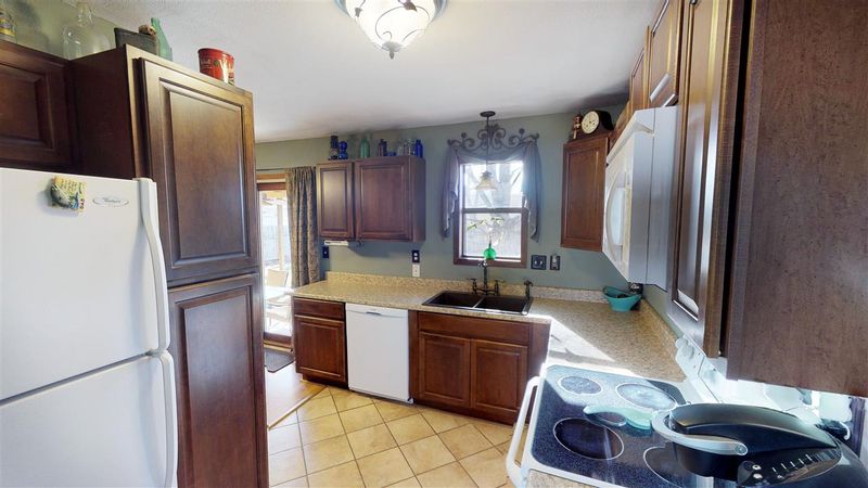 1307 E Riley Ave, Haysville, KS 67060