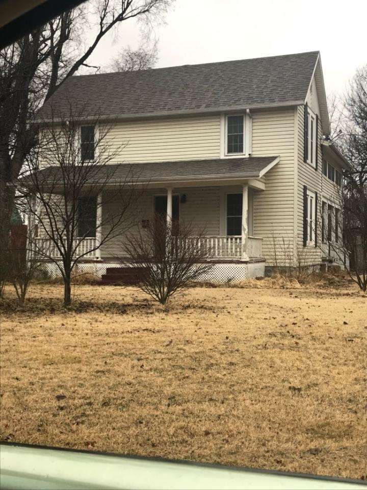 120 Walnut, Halstead, KS 67056