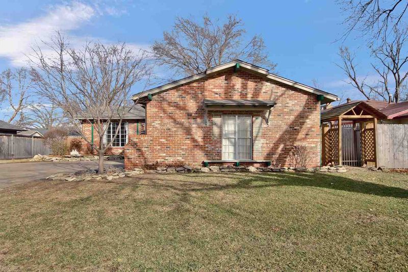 918 E Kay St, Derby, KS 67037
