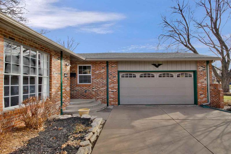 918 E Kay St, Derby, KS 67037