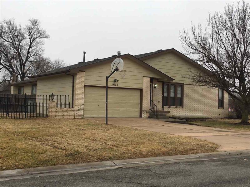 9152 E Funston Ct, Wichita, KS 67207