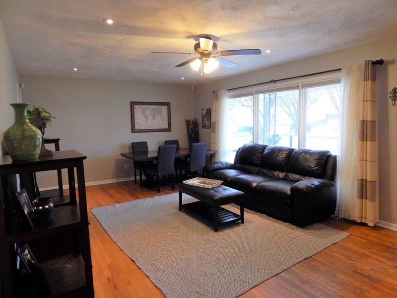 805 Sunset Ln, El Dorado, KS 67042
