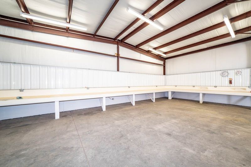 1701 E 98th St N, Valley Center, KS 67147