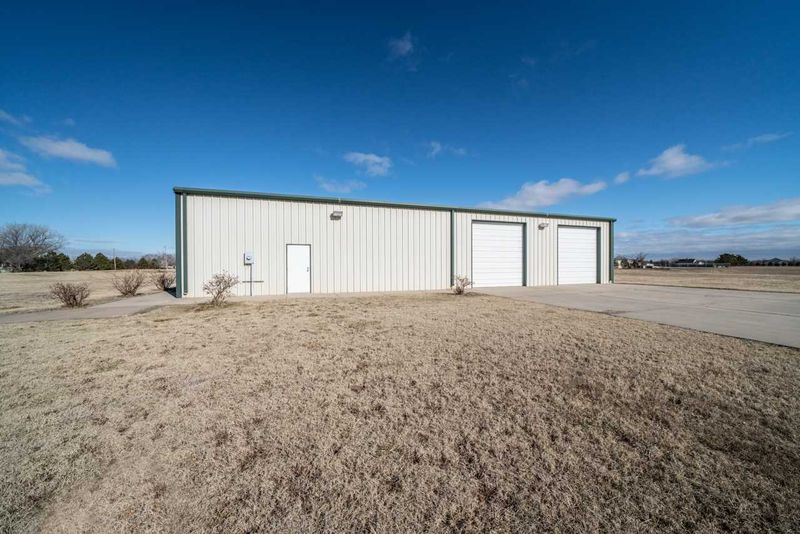 1701 E 98th St N, Valley Center, KS 67147