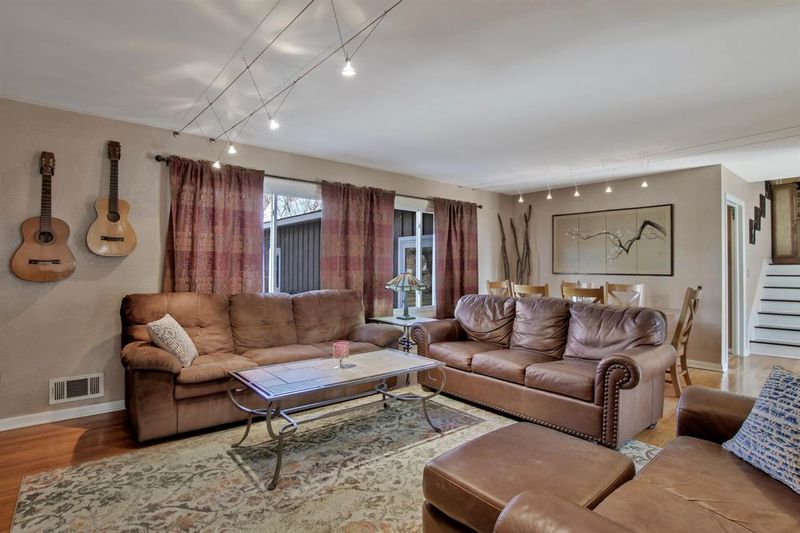 316 E Stanton Rd, Andover, KS 67002