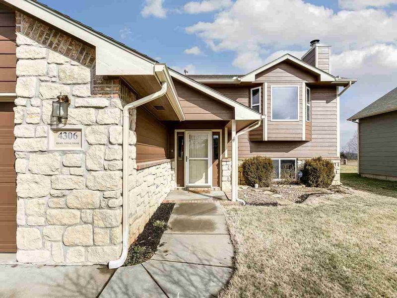 4306 Quail Ridge Dr, Winfield, KS 67156
