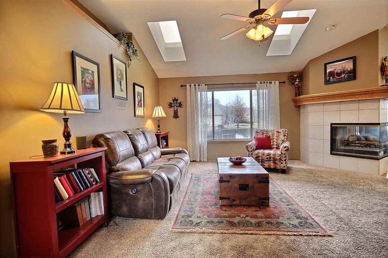 201 S Oaktree Ct, Andover, KS 67002-9067