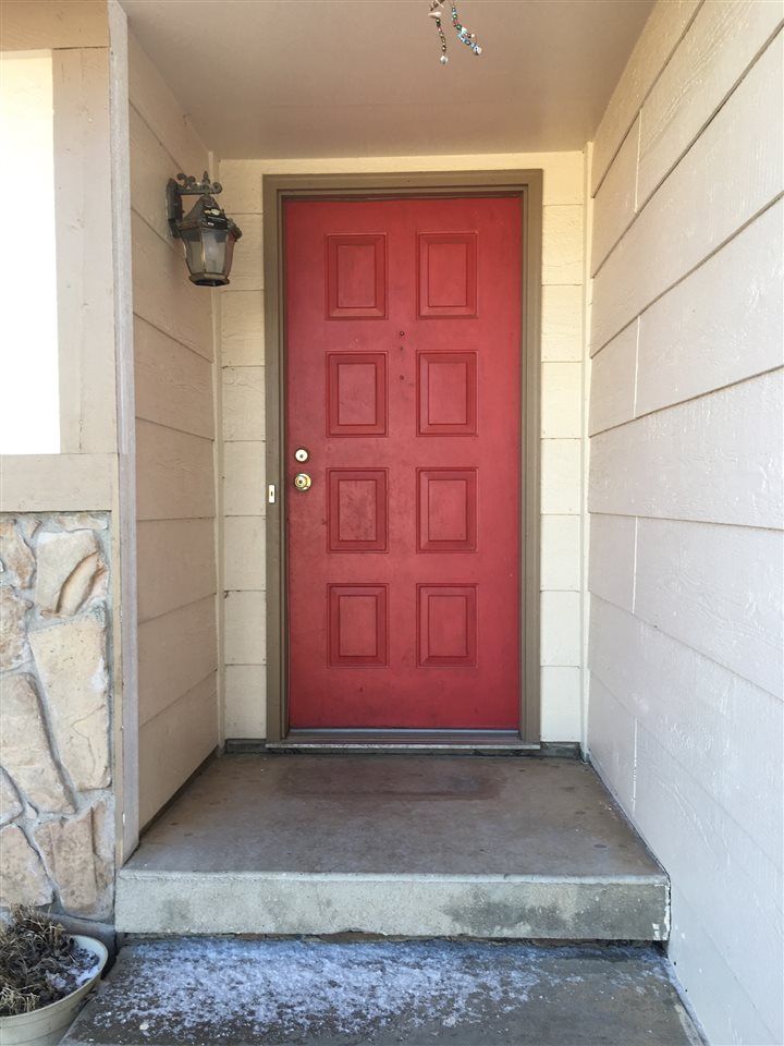 519 E Pecan Ln, Derby, KS 67037