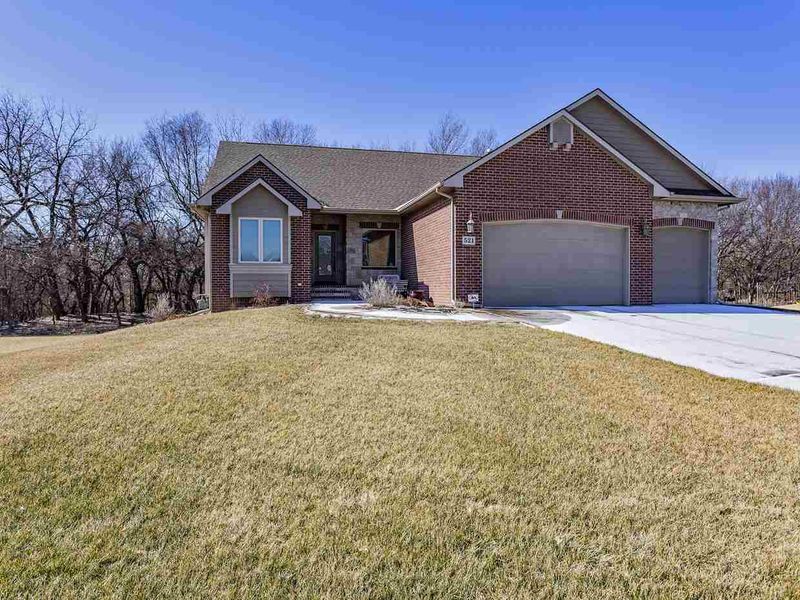 521 N Valley Creek Cir, Valley Center, KS 67147