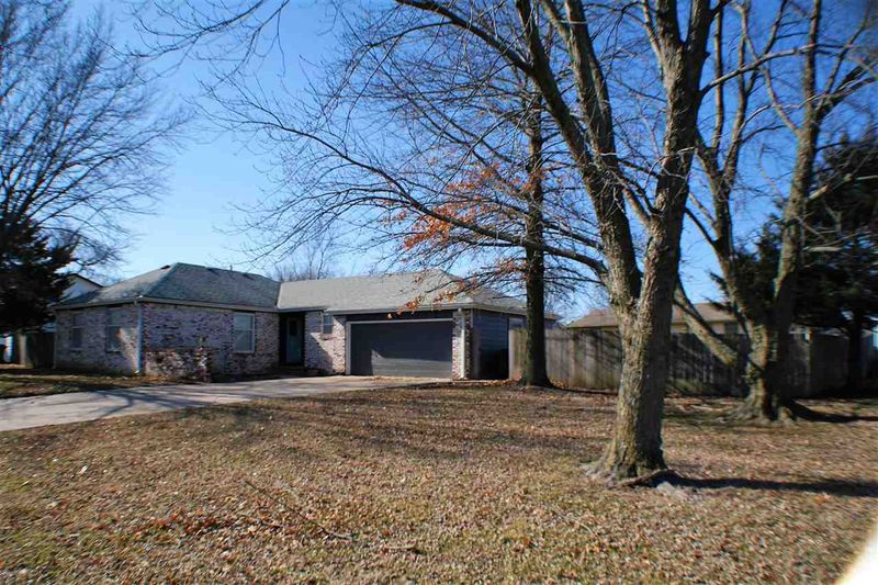 1645 N Main St, Rose Hill, KS 67133