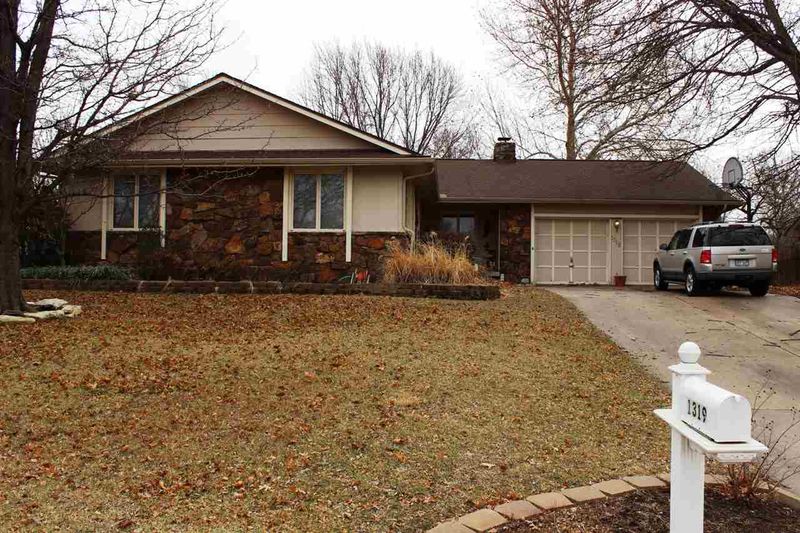 1319 E Carolyn, Derby, KS 67037