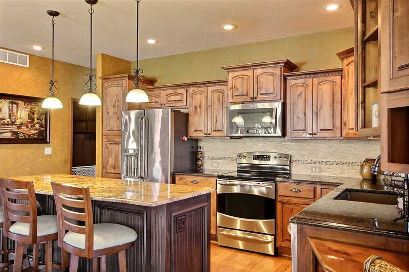601 N Bel Arbor St, Derby, KS 67037
