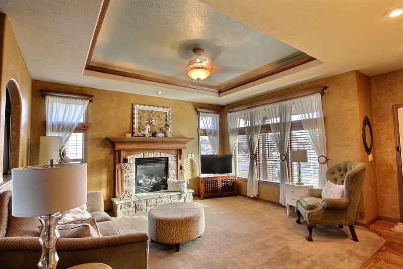 601 N Bel Arbor St, Derby, KS 67037