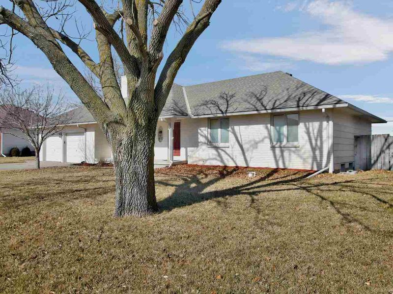 852 Trinity Ct, Newton, KS 67114