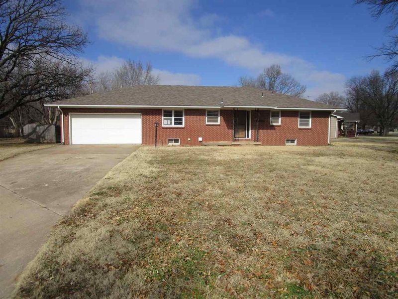 361 S 1st St, Clearwater, KS 67026
