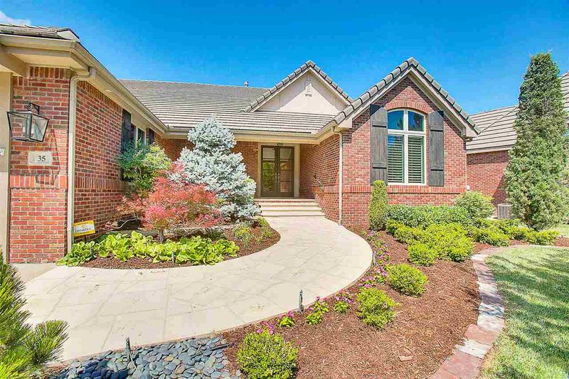 35 E Stonebridge Cir, Wichita, KS 67230