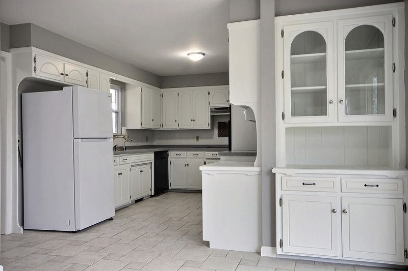 702 S James, Maize, KS 67101