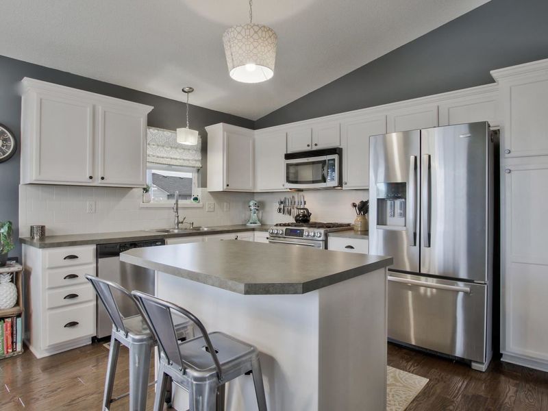 2216 E Spring Hill Dr, Goddard, KS 67052-8541
