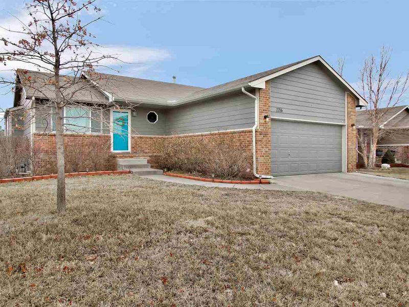 2216 E Spring Hill Dr, Goddard, KS 67052-8541