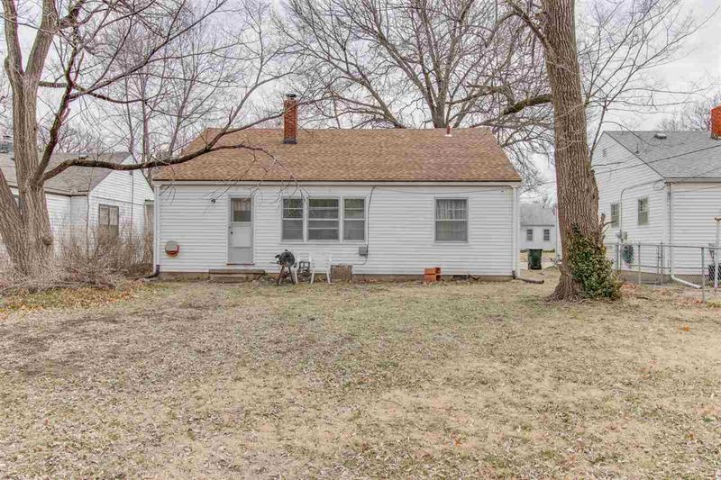 617 Sylvan Ln, Wichita, KS 67218
