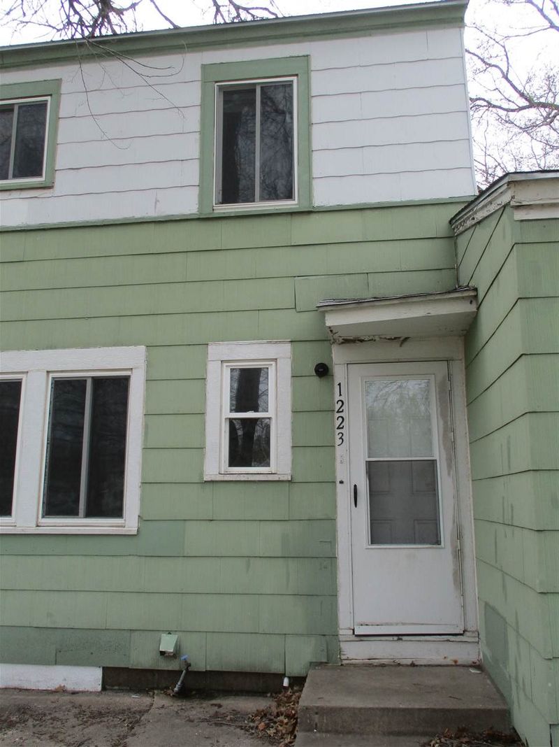 1223 S Pershing Ave, Wichita, KS 67218