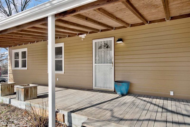 5302 E Pine St, Wichita, KS 67208