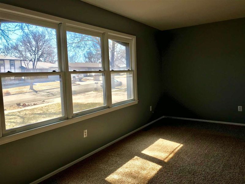 224 Frontier Dr, Mulvane, KS 67110