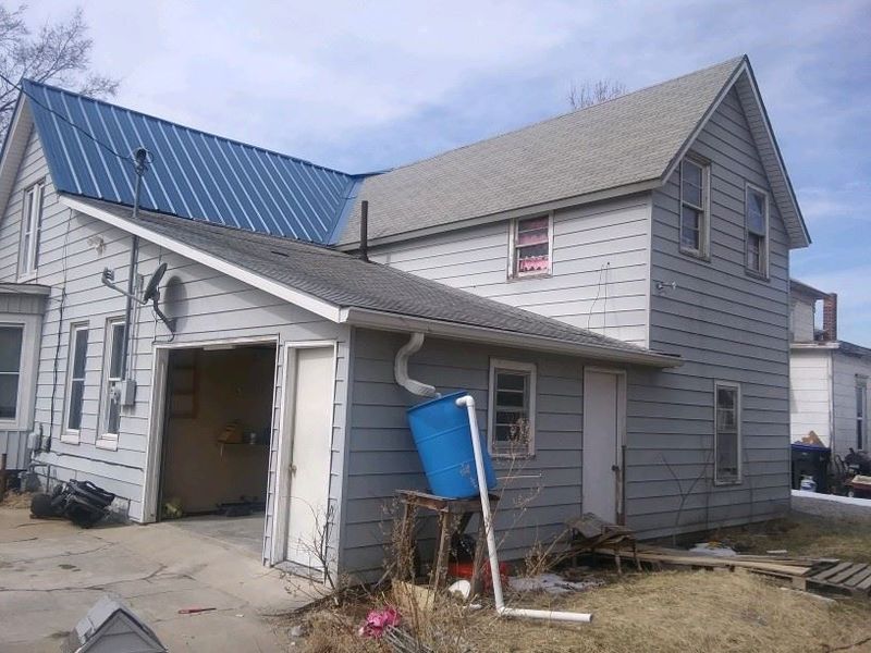 1218 N Walnut St, Newton, KS 67114