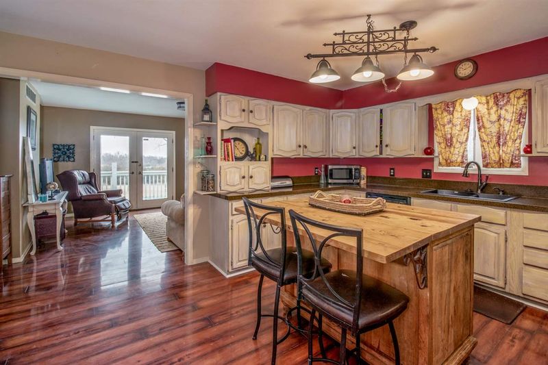 3738 SW Hunter Rd, Towanda, KS 67144