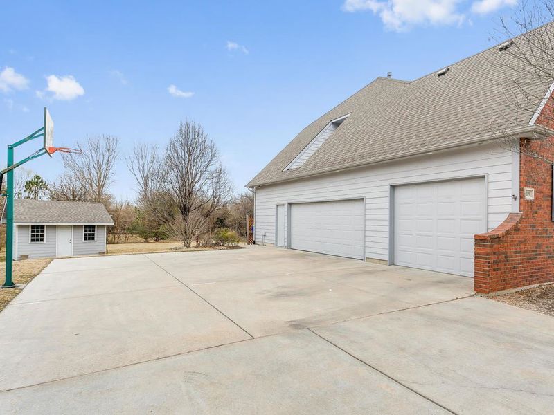 209 Sienna Ct, Rose Hill, KS 67133