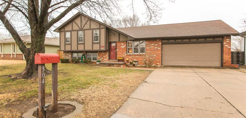 304 E Derby Hills, Derby, KS 67037-3019
