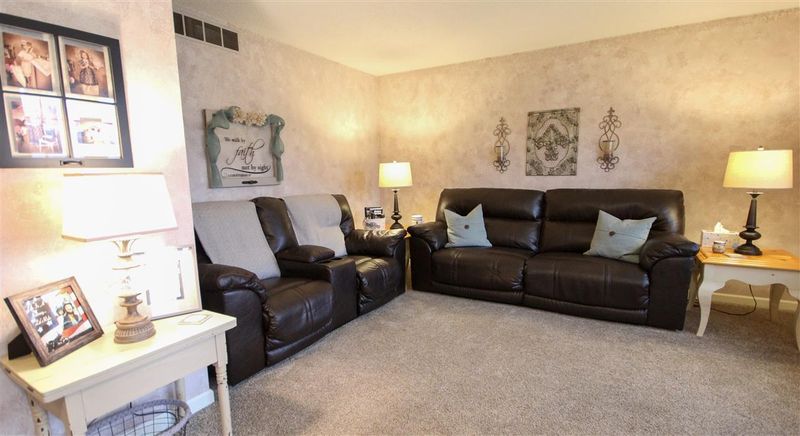 304 E Derby Hills, Derby, KS 67037-3019