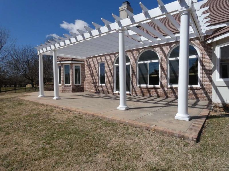 2548 Wilderness Cir, Wichita, KS 67226