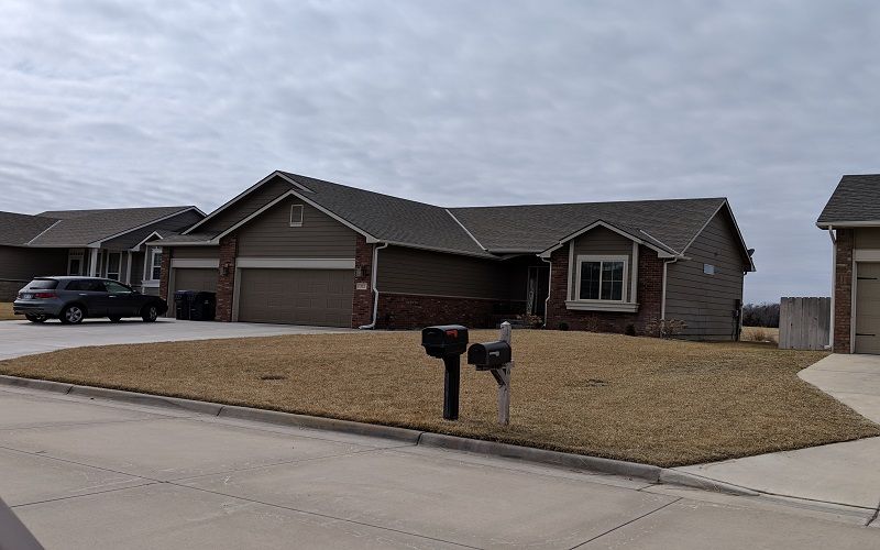 322 Springlake Ct, Newton, KS 67114