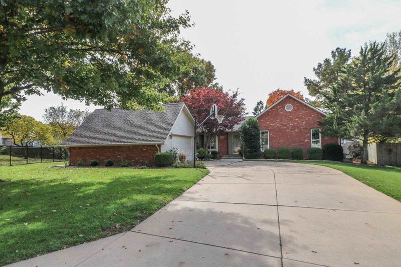 705 E Heidi Ln, Mulvane, KS 67110