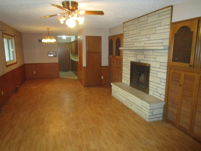 854 E Goeldner Ln, Derby, KS 67037