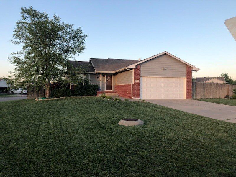 1718 Buckeye Ct, Andover, KS 67002