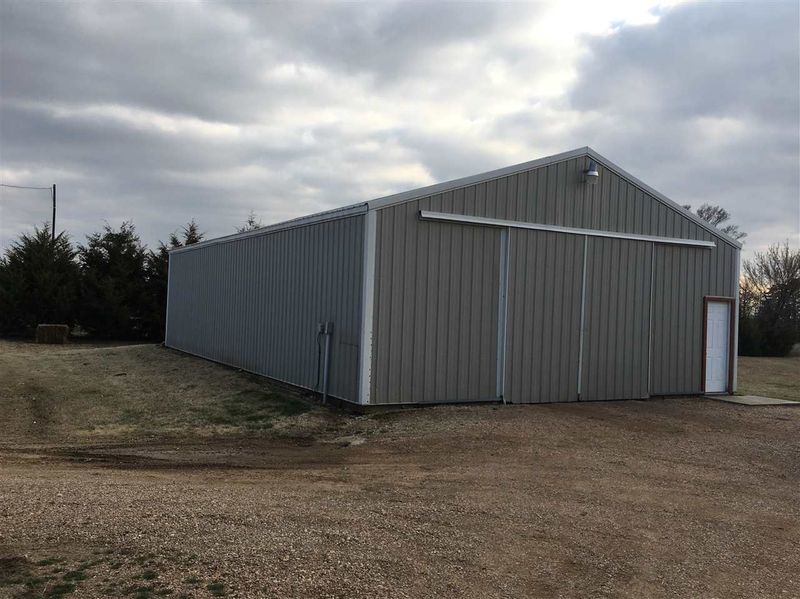 10407 S 100th St W, Clearwater, KS 67026