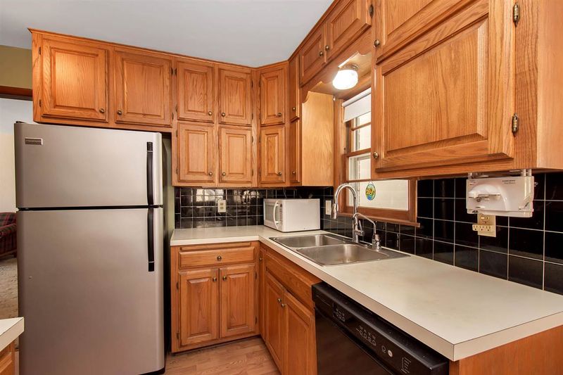 445 S Lakeview Dr, Derby, KS 67037
