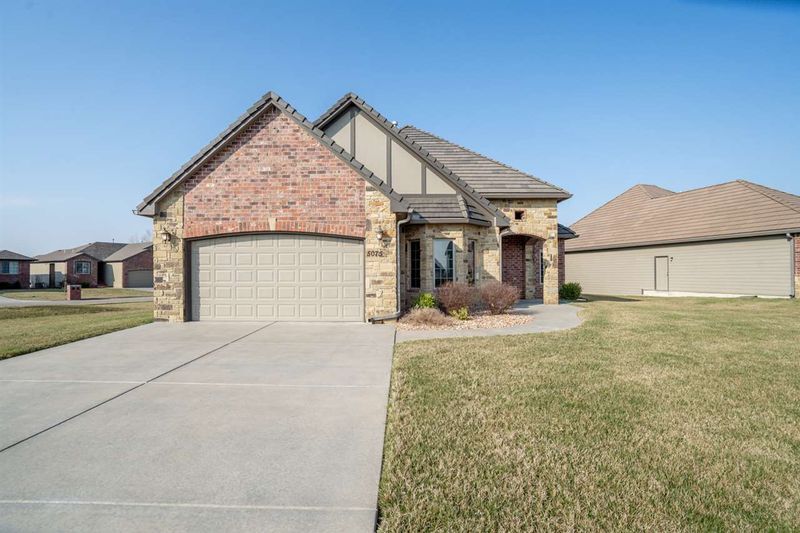5075 N Hampton St, Bel Aire, KS 67226