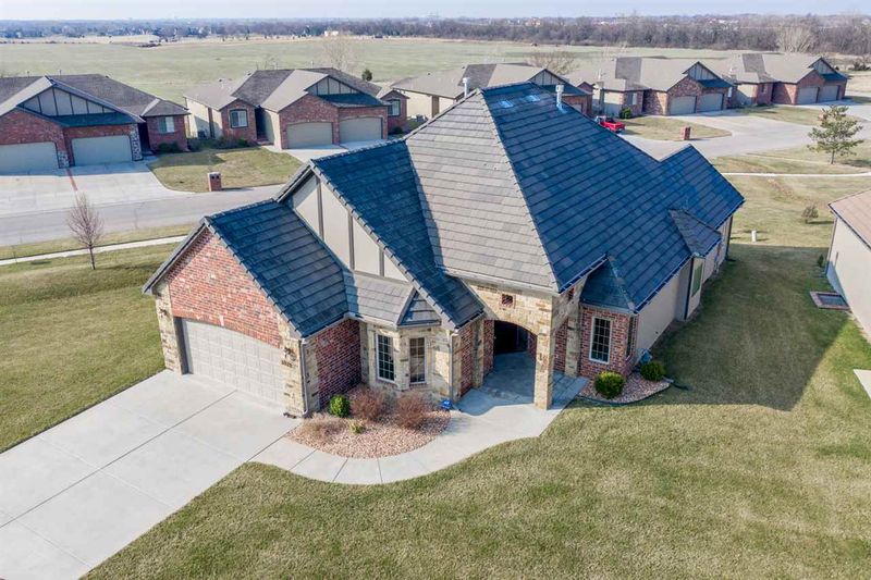 5075 N Hampton St, Bel Aire, KS 67226