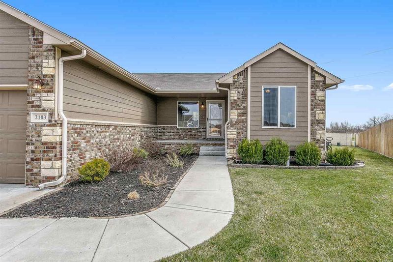 2103 E Clover Ct, Andover, KS 67002